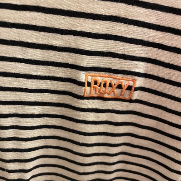 Roxy navy and white striped t-shirt in size Large with tie detail at bottom - Picture 2 of 3